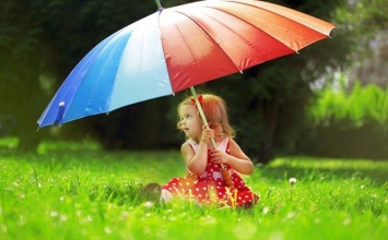 Tự che bằng dù của mình
